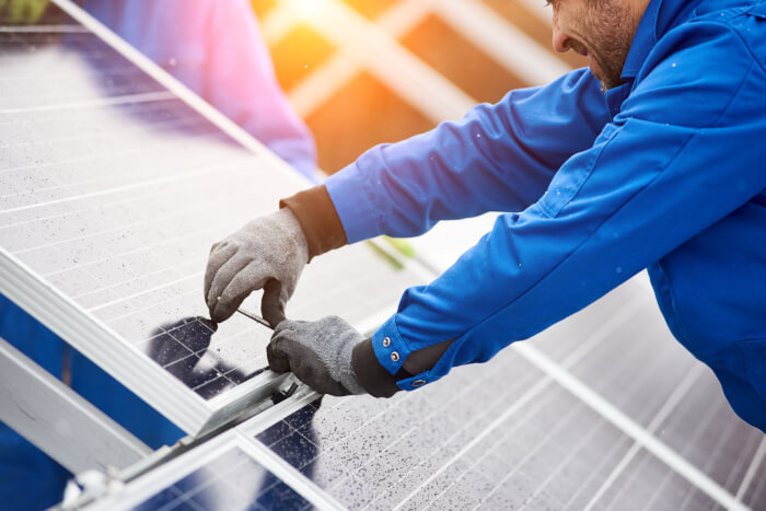 installer installing solar panels for feed-in tariff